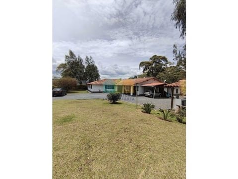 SE VENDE CASA FINCA EN LA CEJA,VEREDA EL TABOR