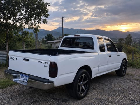 Toyota Tacoma 1998 Blanca en Villa Nueva (Municipio)