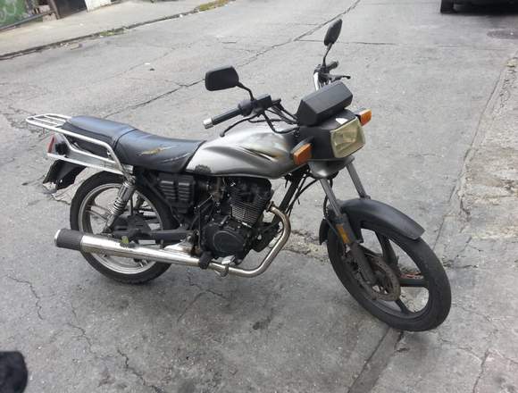 Moto con su titulo y sus 2 carnet al dia en Libertador (Municipio)