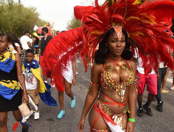 Plumas de faisán de carnaval en Buenos Aires (Localidad)