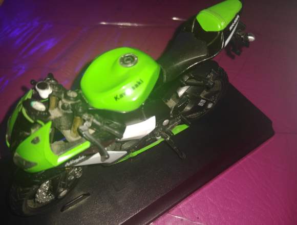 Moto coleccionable Kawasaki en Caicedonia (Municipio)