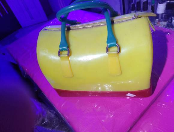 Bolso Furla rastafari en Caicedonia (Municipio)