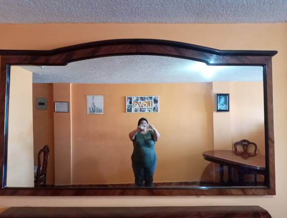 SE VENDE APARADOR CON ESPEJO en Quito (Cantón)