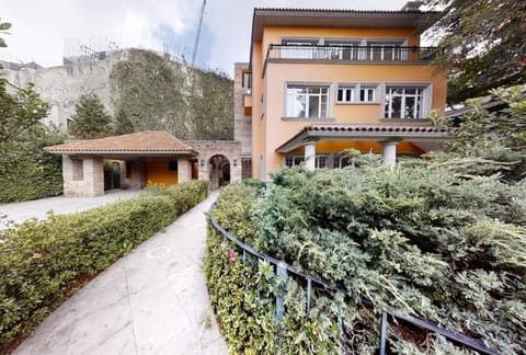 Residencia de lujo en Bosques de las Lomas 1,000 m² de terreno en Cuajimalpa de Morelos (Municipio)
