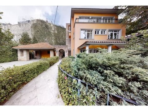 Residencia de lujo en Bosques de las Lomas 1,000 m² de terreno