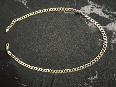 dos cadenas de plata en Arona (Municipio)