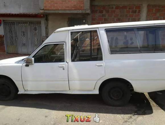 se vende camioneta color rojo