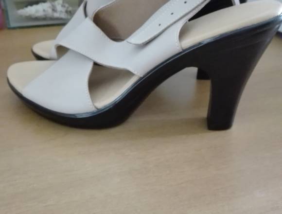 Zapato Nuevo Talla 37 Cuero, Color Beige en Nejapa (Municipio)