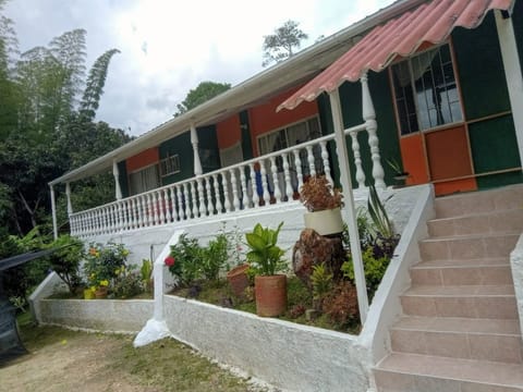 vendemos casa lote en Mesitas Del Colegio en San Antonio del Tequendama (Municipio)