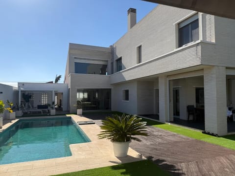 Wonderful Chalet in Torrevieja, Torreta Florida. Alicante