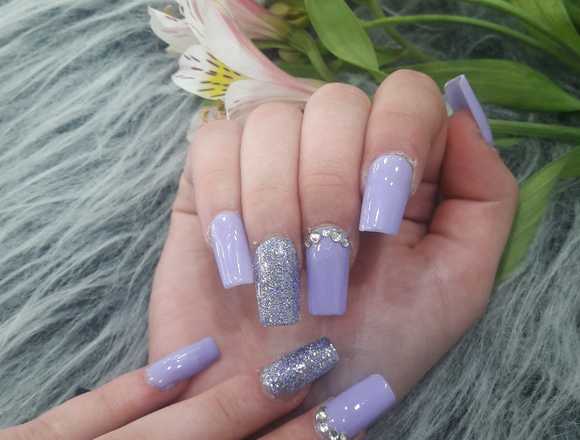 Manicuría en salón Carolinas en Quilmes (Localidad)