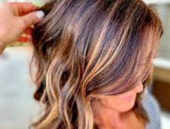 Reflejos peluquería y salón de belleza Carolina´s en Quilmes (Localidad)