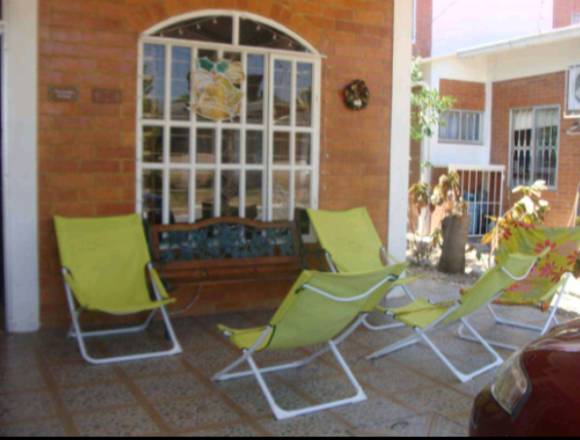 GANGA CASA DE DOS NIVELES CONJUNTO CERRADO