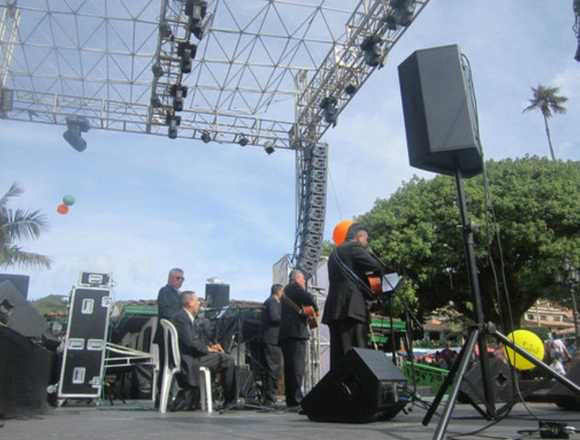 Grupo de musica parrandera decembrina paisa en Medellín (Municipio)