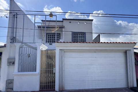 🏡 Casa venta en calle 6 entre Av Kinik y Av Comalcalco Reg 95 en Benito Juárez (Municipio)