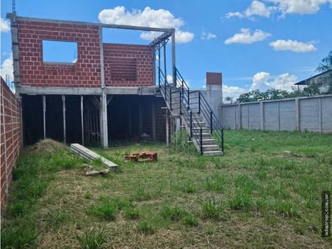 VENDO 2 TERRENOS CON CONSTRUCION A TERMINAR, POSADAS