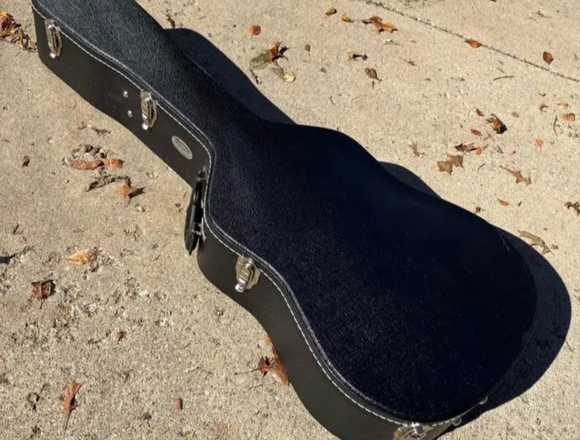 Martin D-35-2025 Acoustic Guitar in Los Angeles (Locality)
