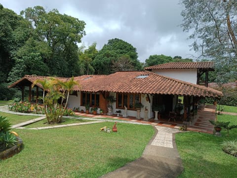 EN VENTA CASA CAMPESTRE en Circasia (Municipio)