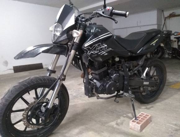 Vendo AKT XM 180 MOD.2012 MOTOR MONOSHOCK NUEVO