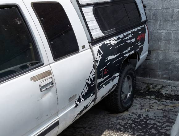 Camioneta Silverado Mod. 1998 en Cuauhtémoc (Municipio)