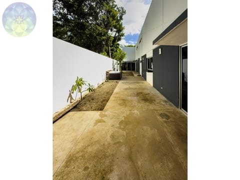 APARTAMENTO EN PLANTA BAJA CON JARDIN Y JACUZZZI