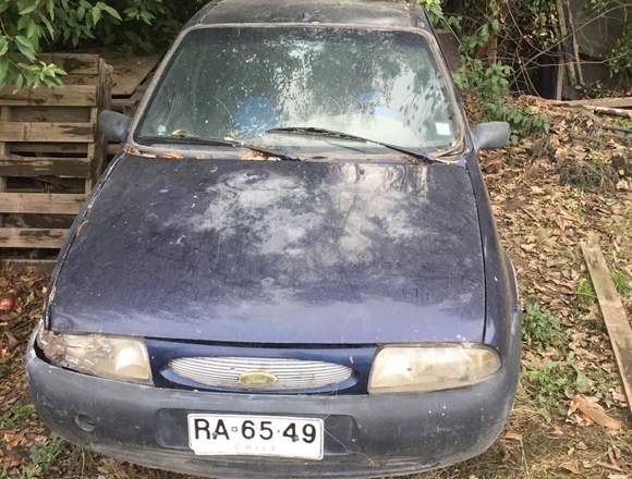 Vendo auto Ford fiesta para repuestos en Santiago (Comuna)