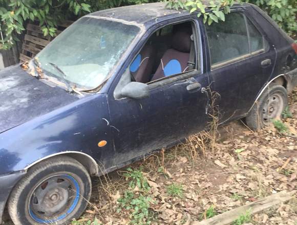 Vendo auto Ford fiesta para repuestos en Santiago (Comuna)