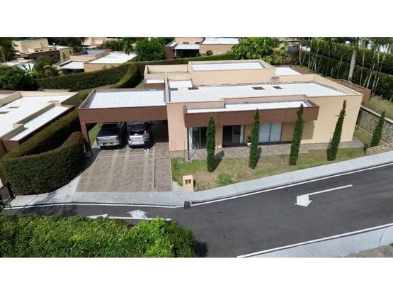 SE VENDE CASA CAMPESTRE EN EL CAIMO