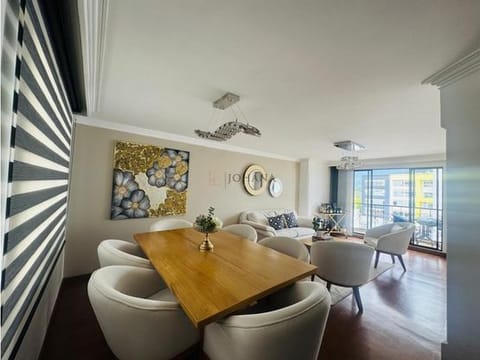 SE VENDE AMPLIO APARTAMENTO EN FUNDADORES, 132m2