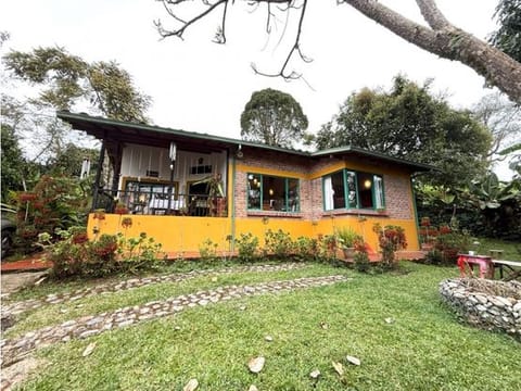VENTA CASA CAMPESTRE VÍA CIRCASIA PEREIRA