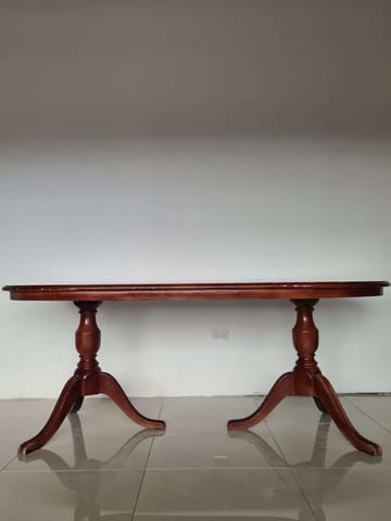Mesa de Comedor Ovalada de Madera - 8-10 Personas en Curridabat (Cantón)