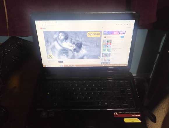 Laptop Toshiba L745d disco 320gb 4 en ram en Iztapalapa (Municipio)