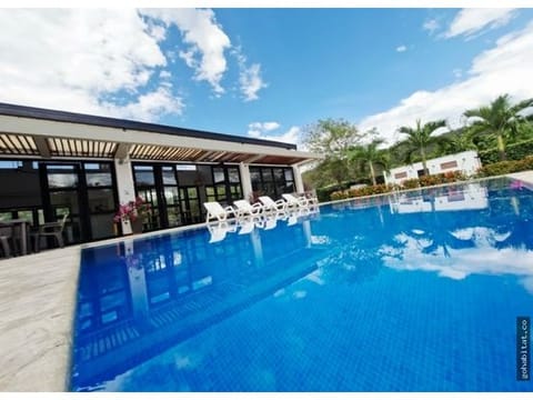 HERMOSA FINCA EN SANTA FE DE ANTIOQUIA EN UNIDAD CERRADA