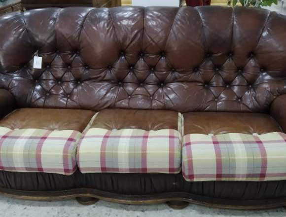 sofa en piel y tela de cuero y cuadros en Badajoz (Municipio)