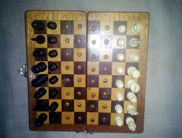 I’m selling an relic old Chess Set in Dresden (Lokalität)