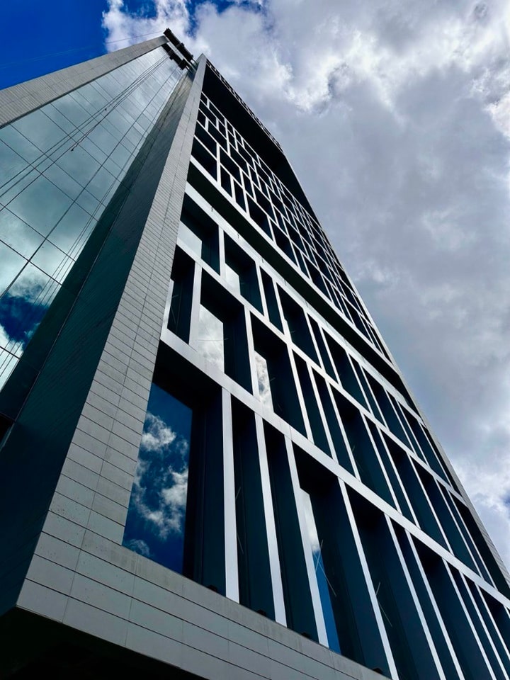 Venta oficina de lujo 114m2 TORRE NEST, Las Mercedes, Municipio Baruta en Baruta (Municipio)