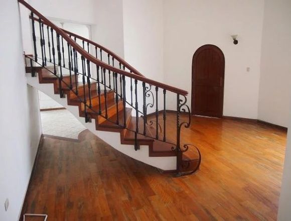 HERMOSA Y AMPLIA RESIDENCIA EN EL GOLF DE TRUJILLO en Víctor Larco Herrera (Distrito)