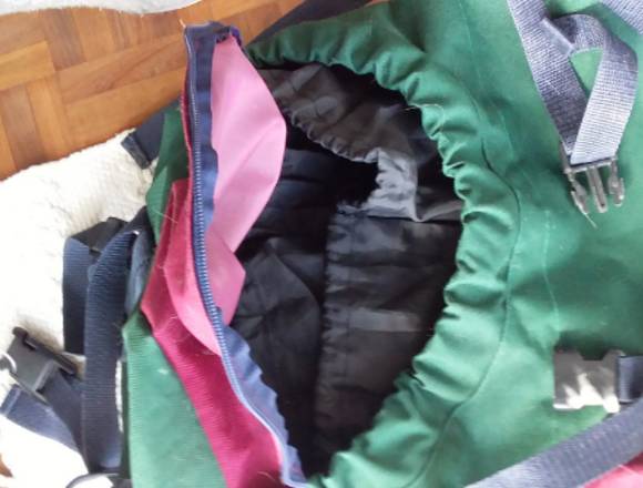 Dueña vende mochila de 60 lts. con bolsillos en Montevideo (Localidad)