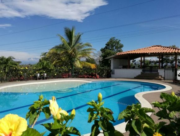 Alquilo Finca Con una Espectacular Zona Social