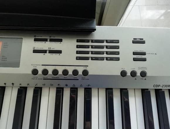se vende Piano CASIO CDP230R