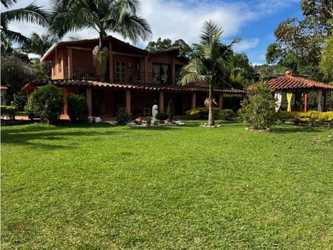 Finca en Guarne Vereda el Sango 1.800 m² y topografía plana