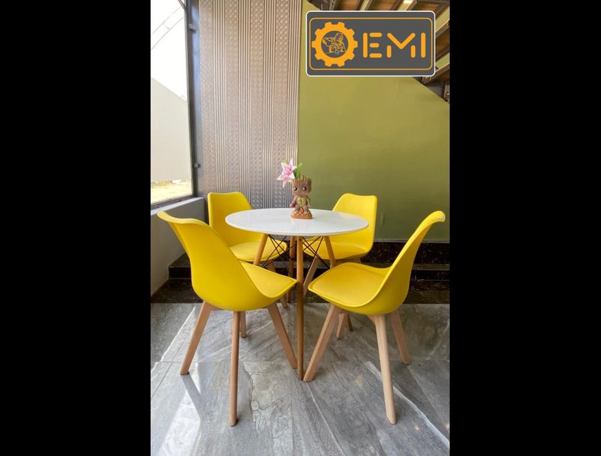 SILLAS & MESA DE COMEDOR-CAFETERIA-RESTAURANTE en Pedro Moncayo (Cantón)