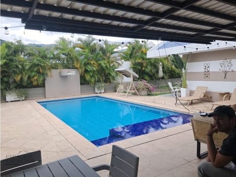 VENTA CASA CAMPESTRE PALMA REAL. VILLAVICENCIO-RESTREPO