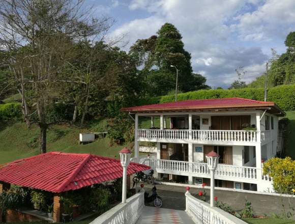 FINCA DE 3 PISOS EN ALQUILER PARA DICIEMBRE en Pereira (Municipio)