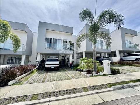 Casa en venta en exclusivo Condominio en Guachipelin Escazu