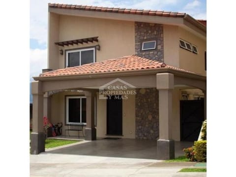 Se vende casa en Condominio en San Francisco de Heredia
