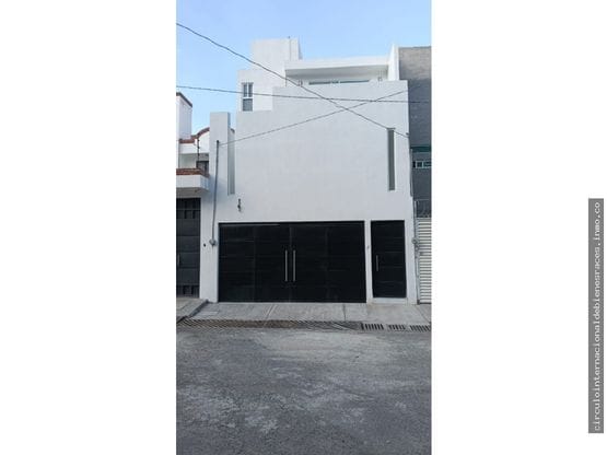 SE RENTA BONITA CASA GRANDE Y TOTALMENTE NUEVA
