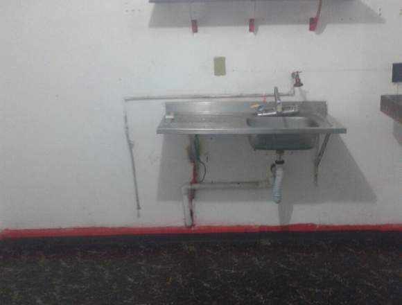 SE RENTA LOCAL A UN LADO DE LA BOMBONERA en Toluca (Municipio)