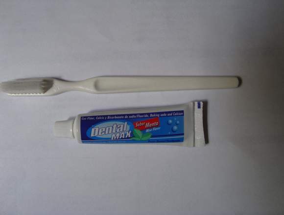 KIT CEPILLO BLANCO Y PASTA DENTAL DE 15 ML. $ 7