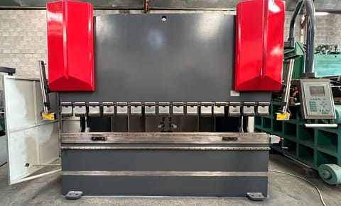 PRENSA DOBLADORA HIRAULICA CNC JMT AD-R 10' x 148 TON
